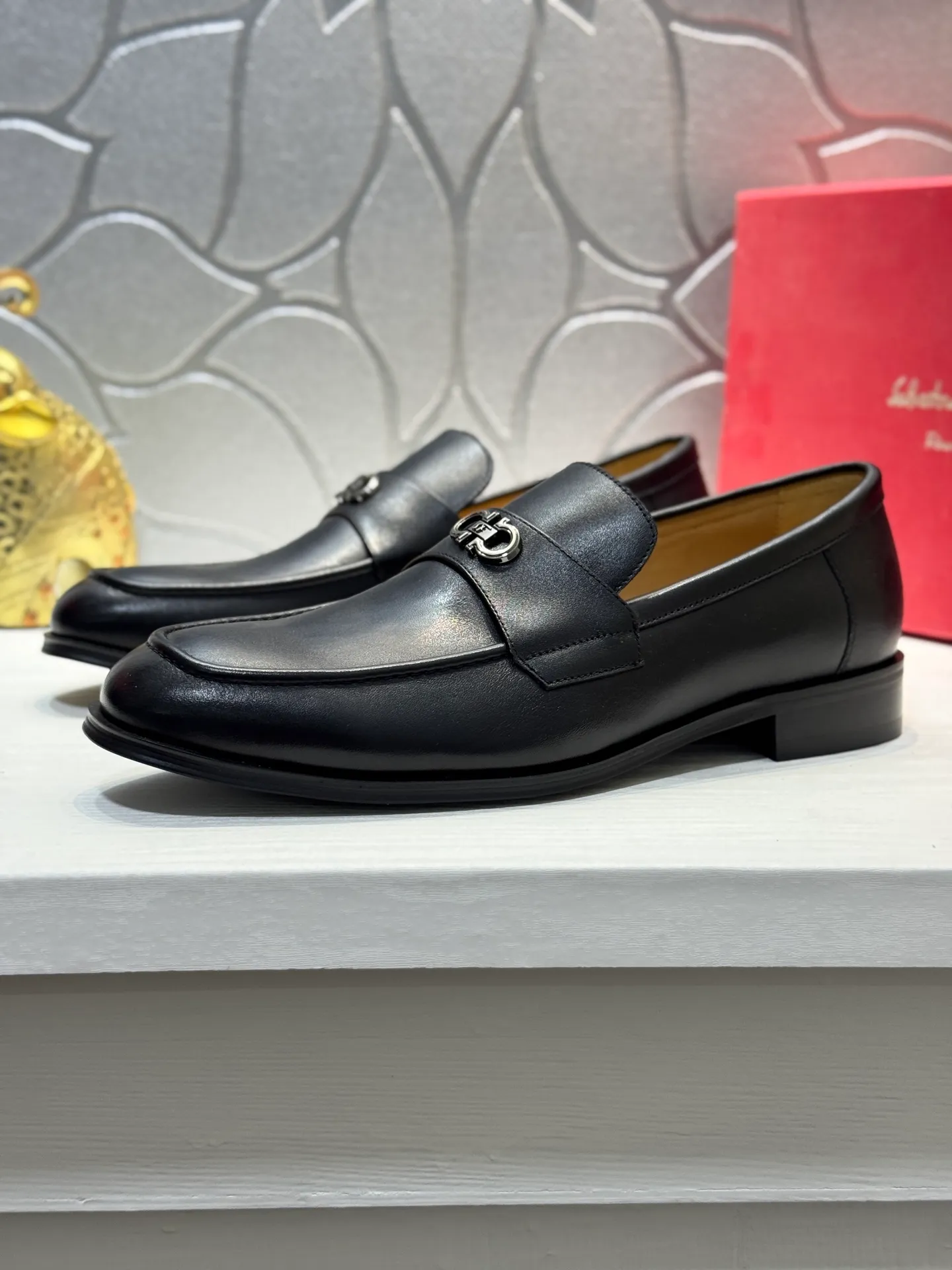 Men's shoes 💰460 Ferragamo [Ferragamo] top imported suit men's shoes 💯Original copy of the official website, product materials: selected imported embossed calfskin + luxury hardware buckle accessories ~ imported water-dyed cow 🐂 leather lining. Strong three-dimensional visual effect, original combination outsole, multiple colors available😘 Size: 39-44 (38.45.46.47 customized YS)